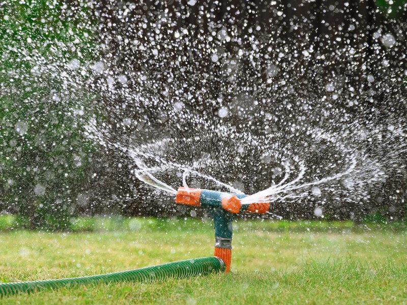 installing an automatic irrigation system in your garden